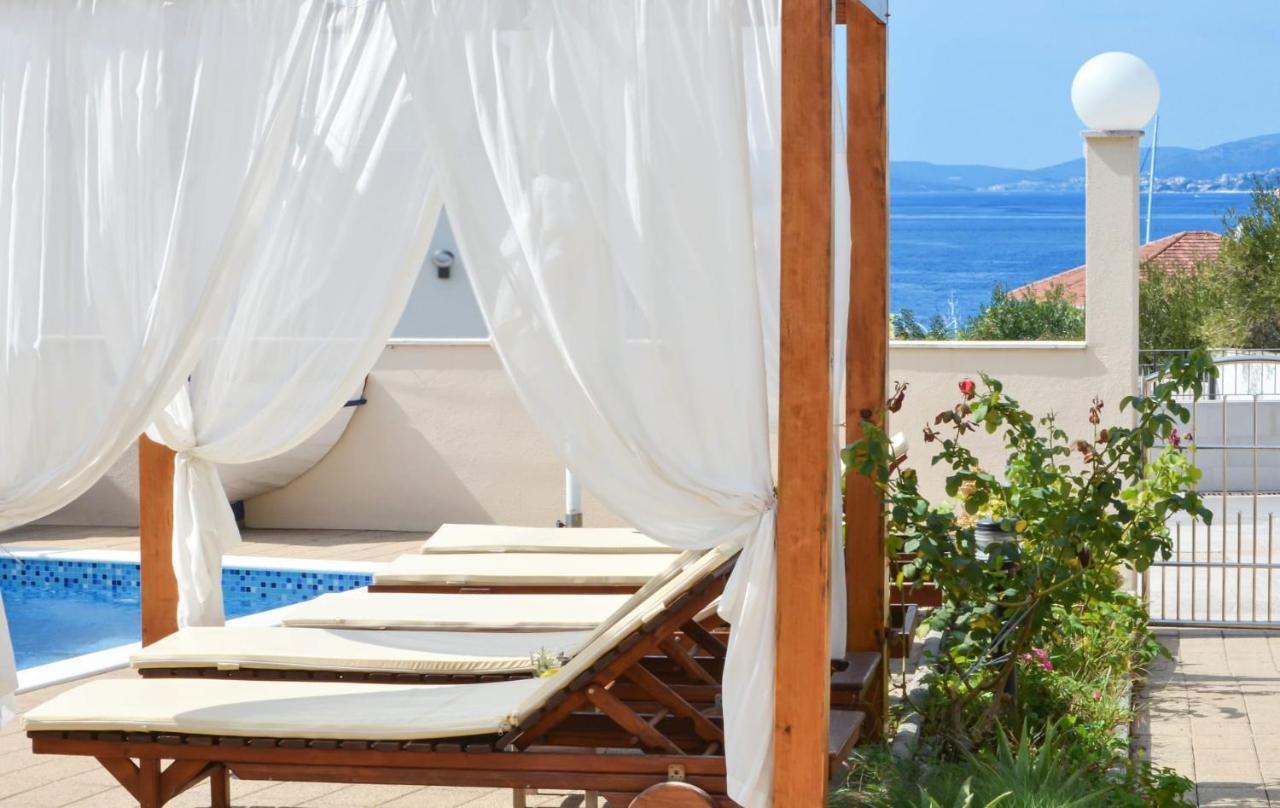 Apartments Santo Trogir - Okrug Gornji Exterior photo