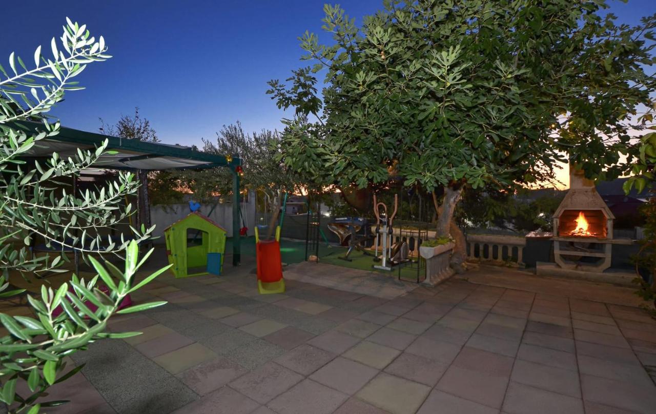 Apartments Santo Trogir - Okrug Gornji Exterior photo